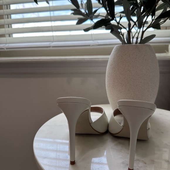 BRAND NEW, NEVER WORN STEVE MADDEN ALL WHITE SQUARE TOE HEELS - Picture 3 of 5